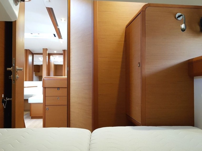 Charter a Jeanneau Sun Odyssey 519 in Pylos on Samboat