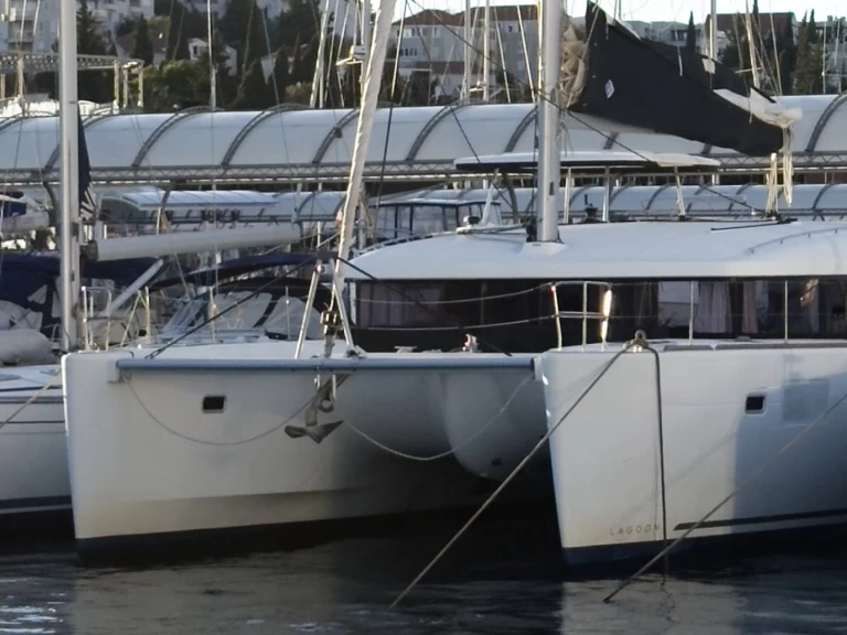 Hire a Lagoon Lagoon 450 Sport Top Rogoznica