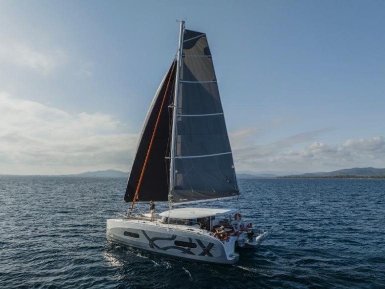 Catamaran to hire Lefkáda at the best price