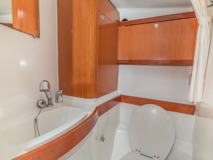 Bénéteau Beneteau Oceanis 40 Cansum charter bareboat or skippered in  Fethiye