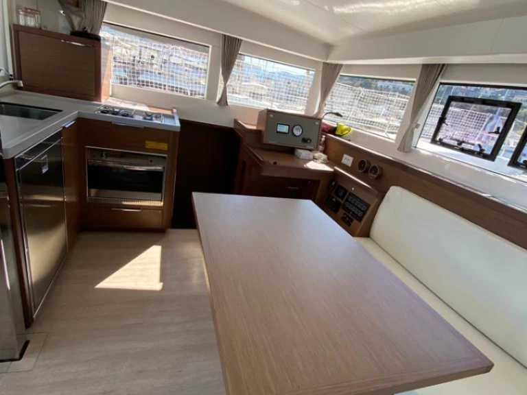 Catamaran hire in Capo d'Orlando - Lagoon Lagoon 40