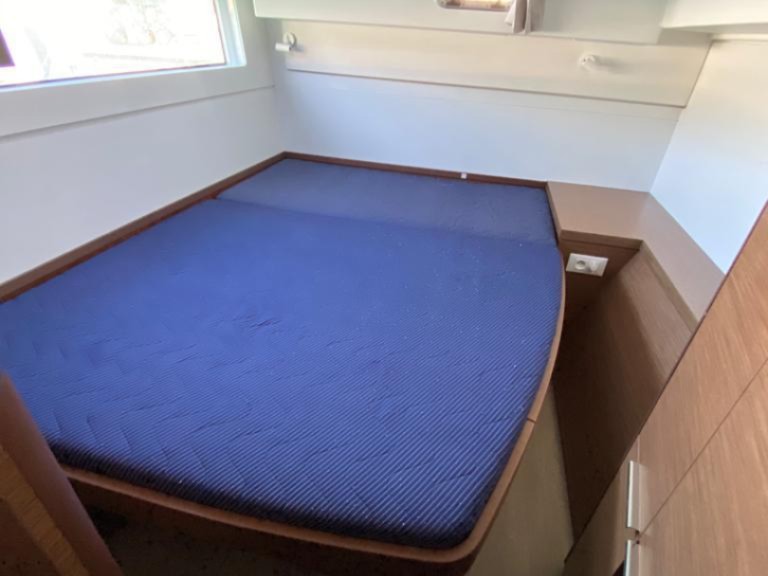 Hire a Lagoon Lagoon 40 Capo d'Orlando