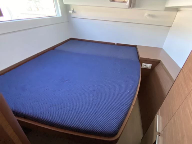 Hire a Lagoon Lagoon 40 Capo d'Orlando