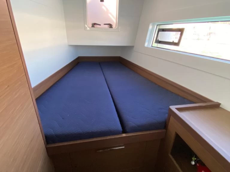 Yacht hire Capo d'Orlando cheap Lagoon 40