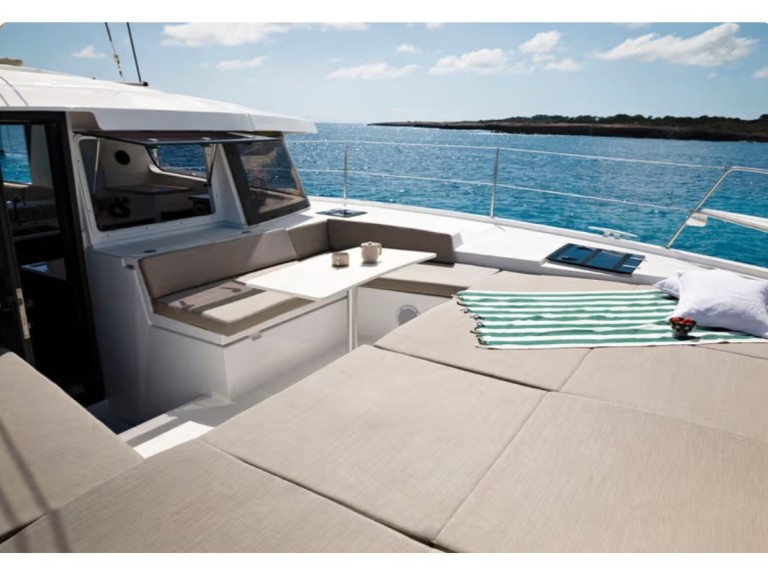 Catamaran to hire Lefkáda at the best price