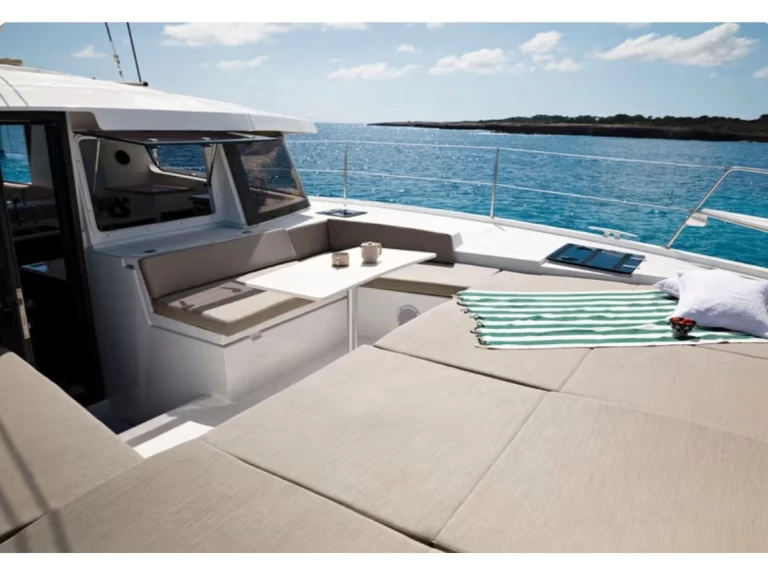 Catamaran to hire Lefkáda at the best price