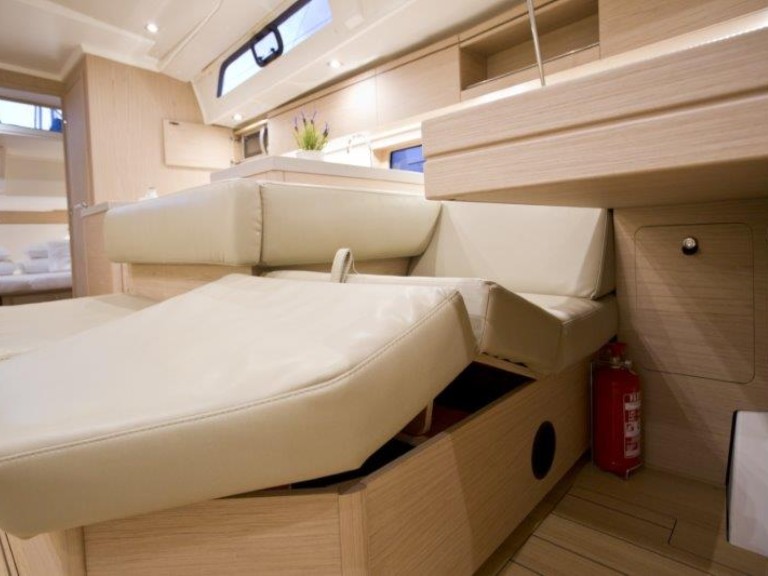 Sailboat hire in Alimos - Bénéteau Oceanis 51.1