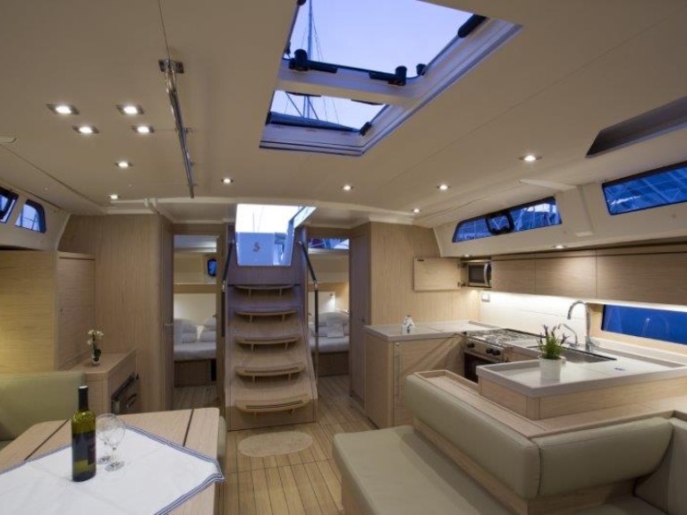 Charter a Bénéteau Oceanis 51.1 in Alimos on Samboat