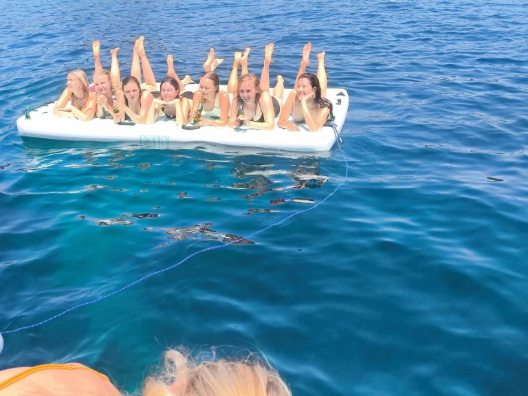 Hire a Bénéteau Flyer 7.7 SUNdeck Cannes