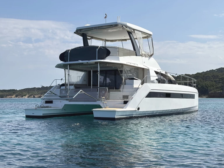 Hire Motorboat Leopard with a boat licence