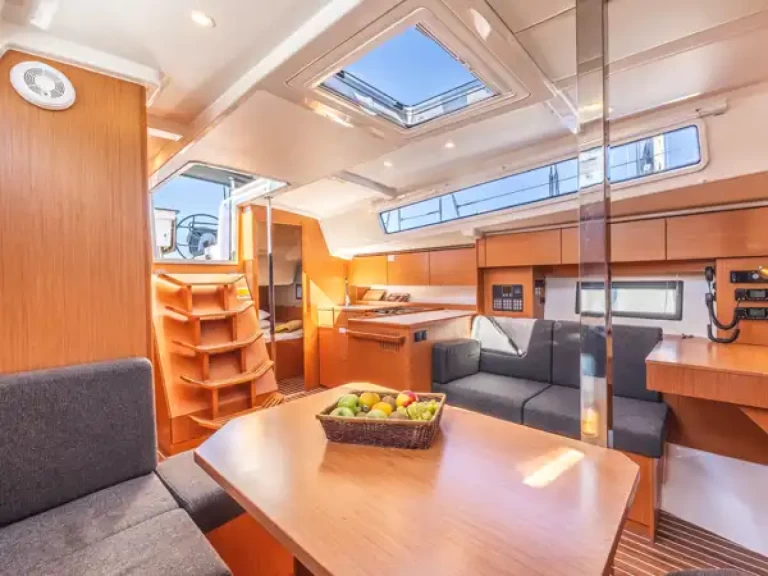 Yacht charter Nikiána - Bavaria Bavaria C38 on SamBoat