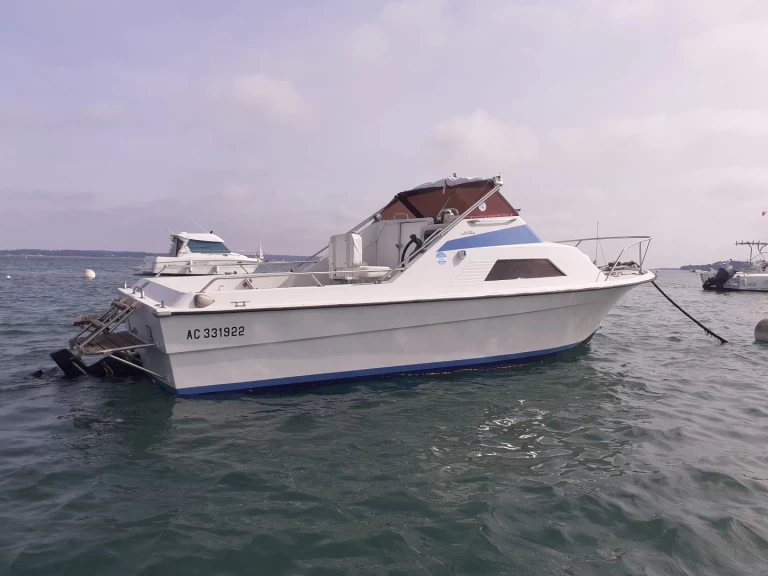 Motorboat to hire Lège-Cap-Ferret at the best price