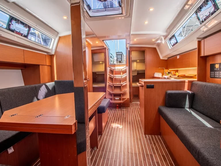 Yacht hire Nikiána cheap Bavaria C42