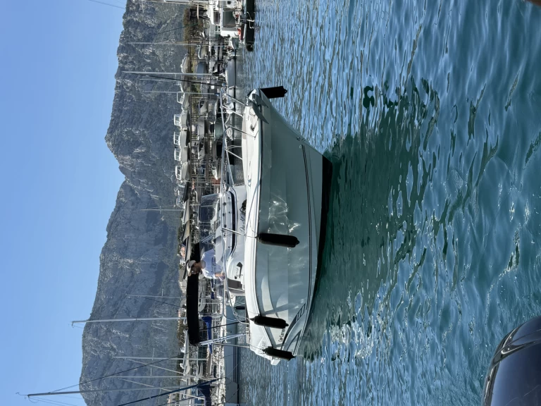 Charter a Jeanneau Cap Camarat 7.5 CC Serie 2 in Marseille on Samboat