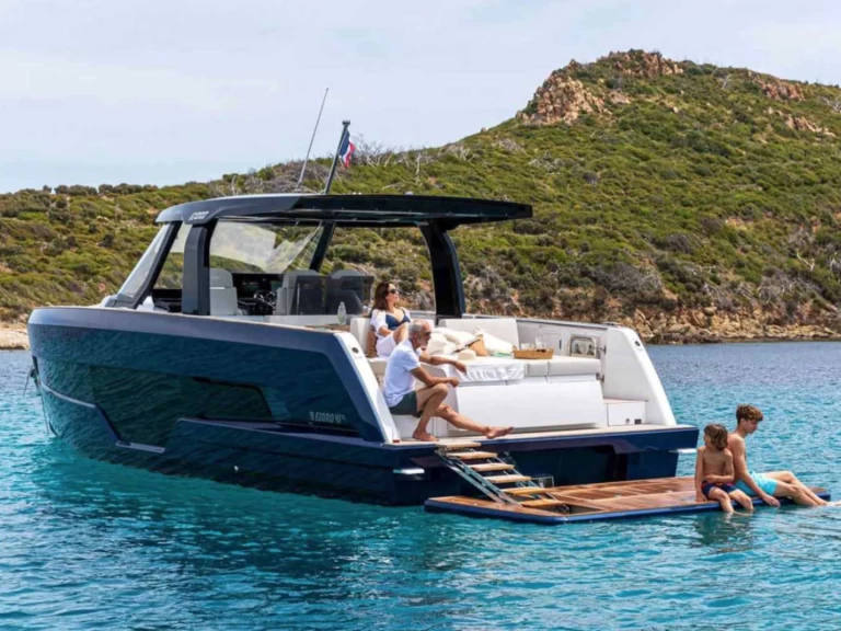 Hire Motorboat Fjord with a boat licence