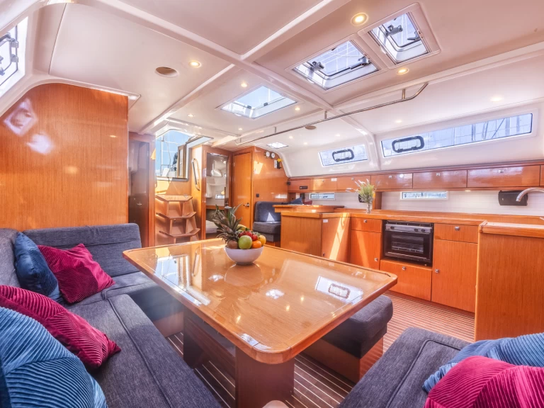 Hire Sailboat Bavaria with a boat licence