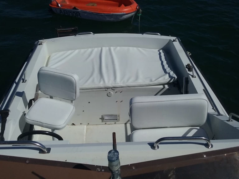 Motorboat to hire Lège-Cap-Ferret at the best price