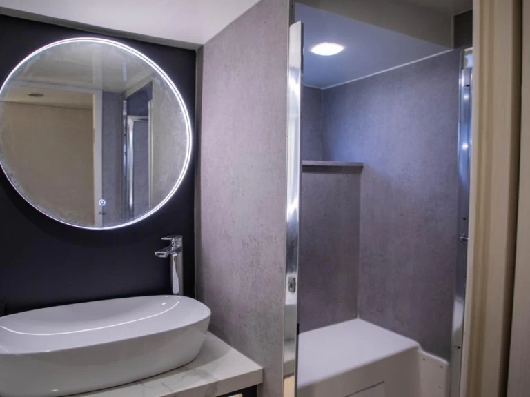 Yacht charter Dubai Marina - Régal 33ft on SamBoat