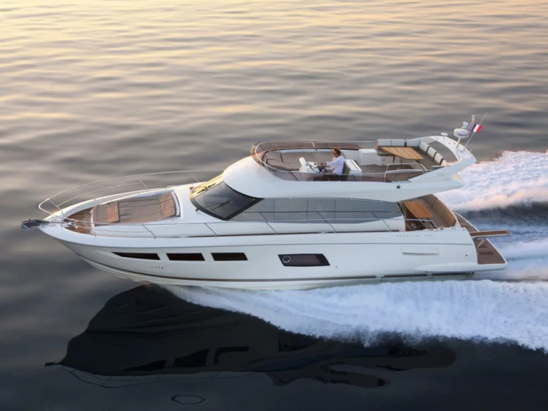 Yacht charter Saint-Tropez - Sunseeker Sunseeker 60 on SamBoat