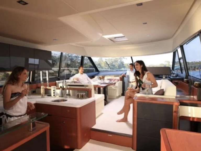 Hire a Sunseeker Sunseeker 60 Saint-Tropez