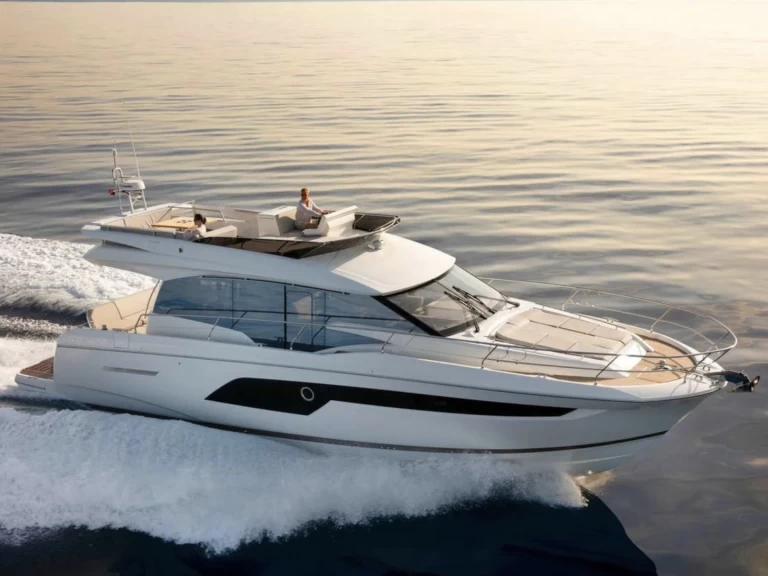 Yacht hire Saint-Tropez cheap Sunseeker 60