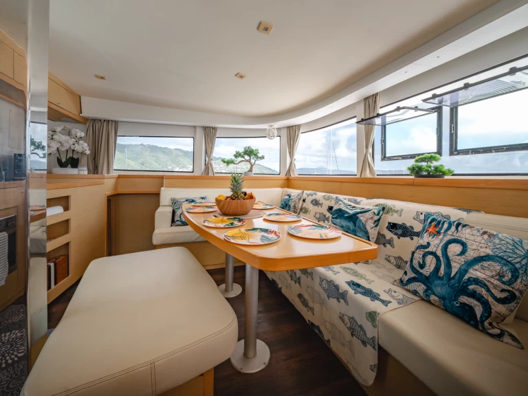 Hire Catamaran Lagoon with a boat licence