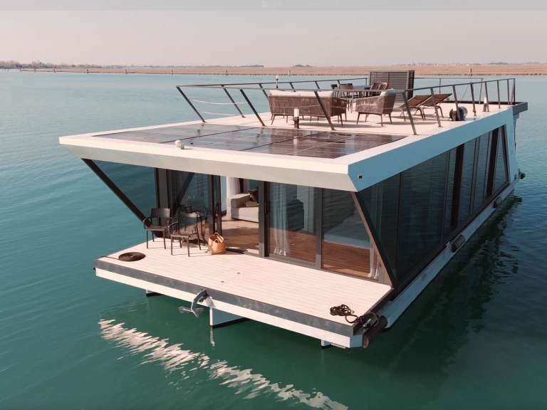 Charter a HBY 90 in Venice on Samboat