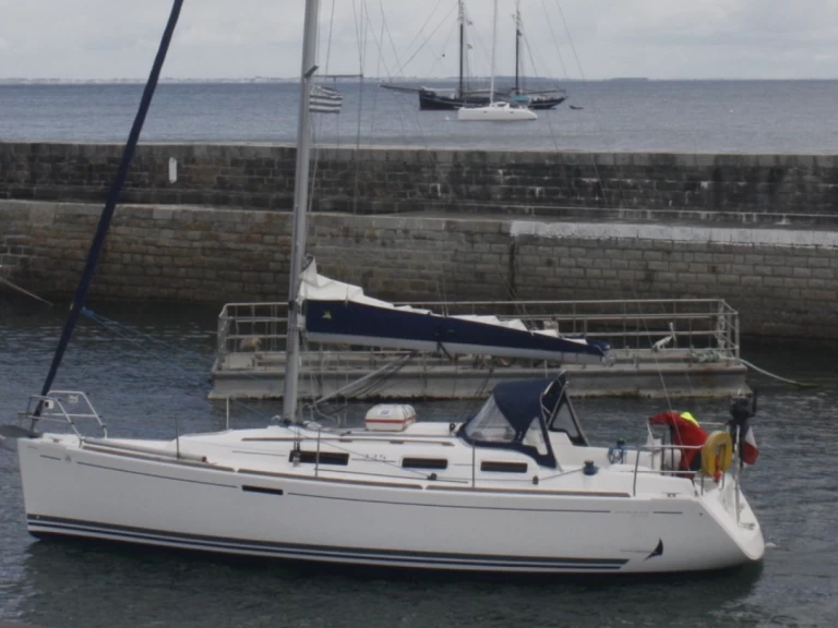 Sailboat hire in La Trinité-sur-Mer - Dufour Dufour 325 Grand Large