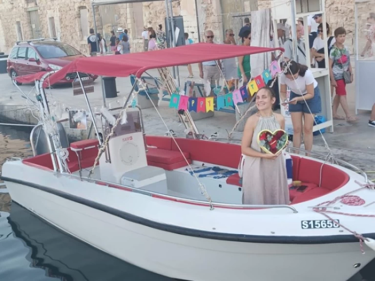 Yacht hire Cospicua cheap Yamaha VX