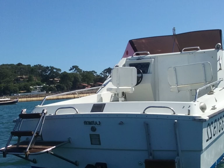Jouet Clarige charter bareboat or skippered in  Lège-Cap-Ferret