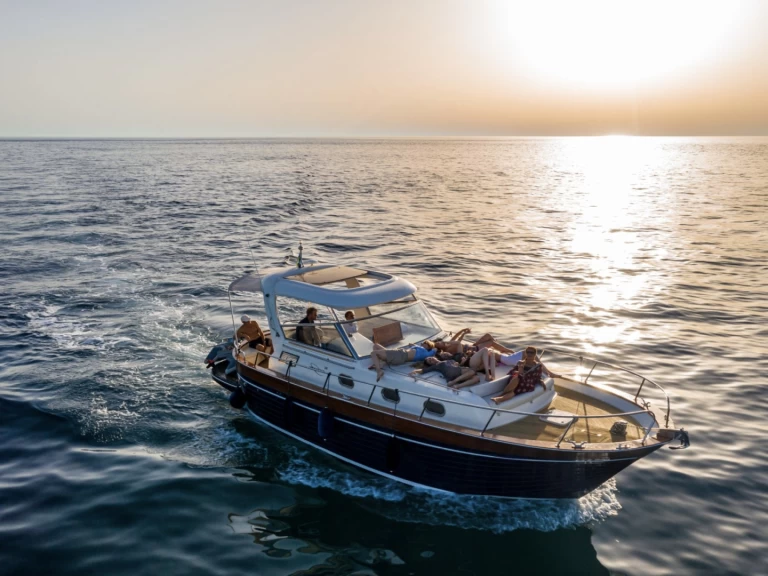 Motorboat to hire Sorrento at the best price