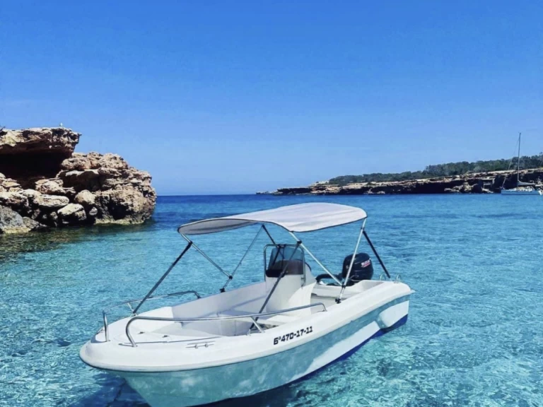 Hire Motorboat Astec with a boat licence