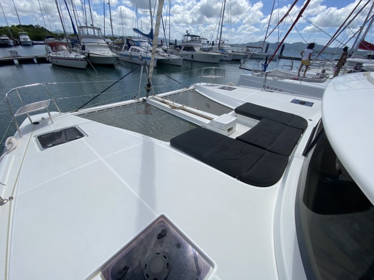 Hire Catamaran Lagoon with a boat licence