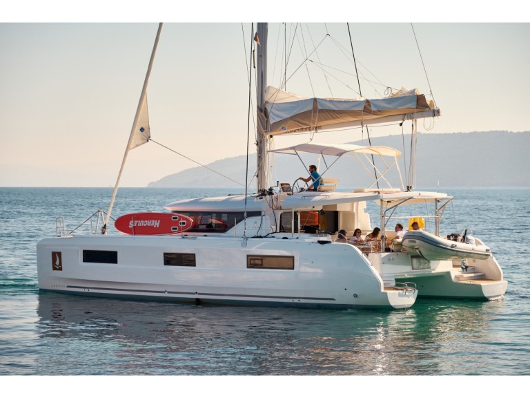 Hire Catamaran Lagoon with a boat licence