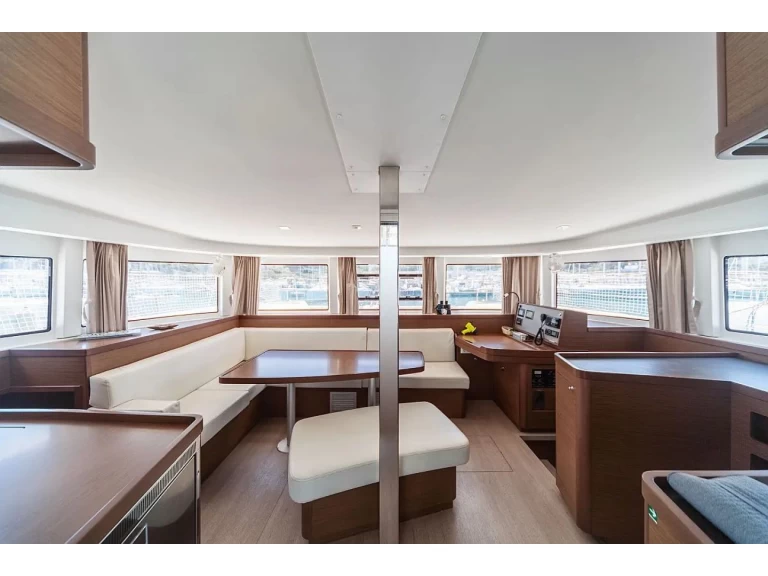 Charter a Lagoon Lagoon 42 in Capo d'Orlando on Samboat