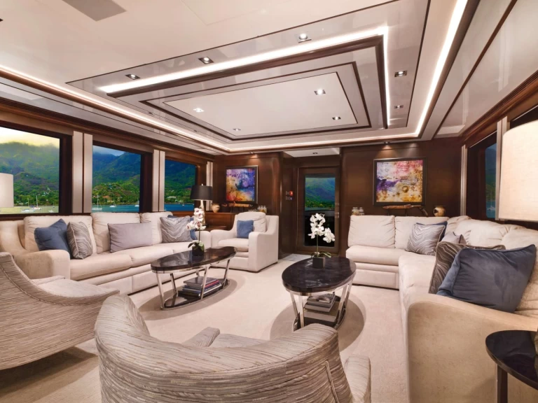 Yacht hire Bahamas cheap VIVIERAE II