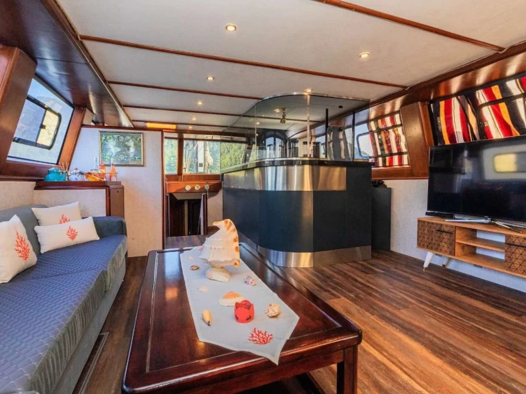 Hire a  MIO VENTO Marmaris