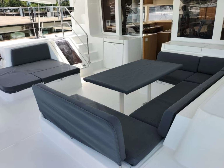 Luxury Yacht to hire Phuket (City) at the best price