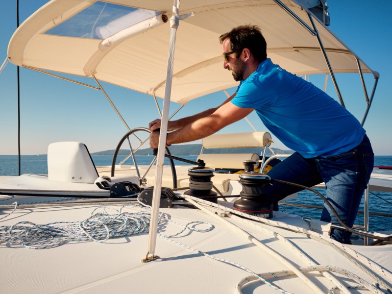 Hire Catamaran Lagoon with a boat licence