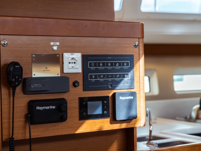 Sailboat to hire Olbia at the best price