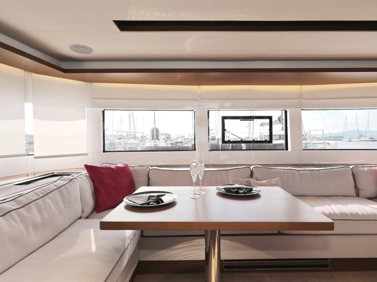 Hire Catamaran Lagoon with a boat licence