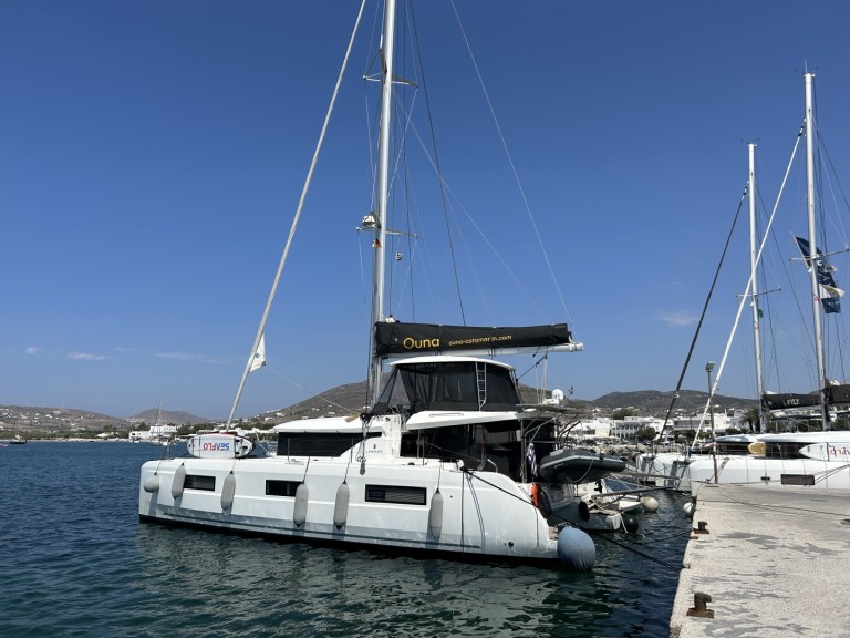 Hire Catamaran Lagoon with a boat licence