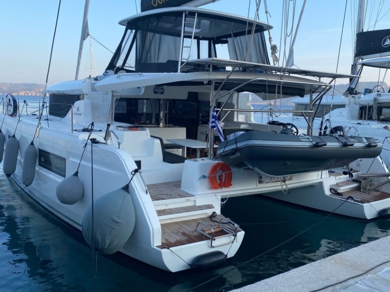 Catamaran to hire Parikia at the best price