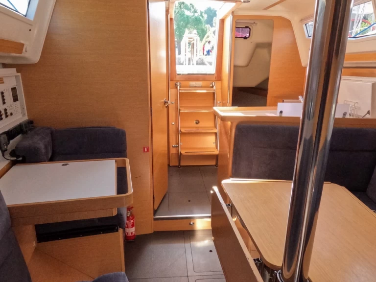 Yacht charter Izola - Elan Elan 354 Impression on SamBoat