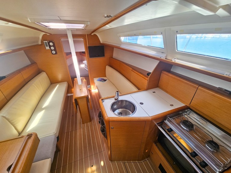 Sailboat hire in Izola - Jeanneau Sun Odyssey 33i