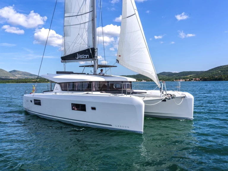 Yacht charter Skradin - Lagoon Lagoon 42 on SamBoat