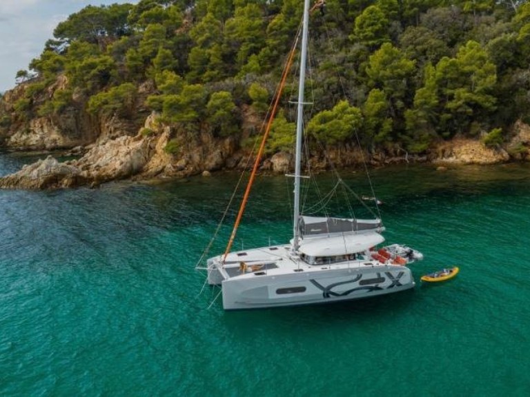 Catamaran to hire Lefkáda at the best price