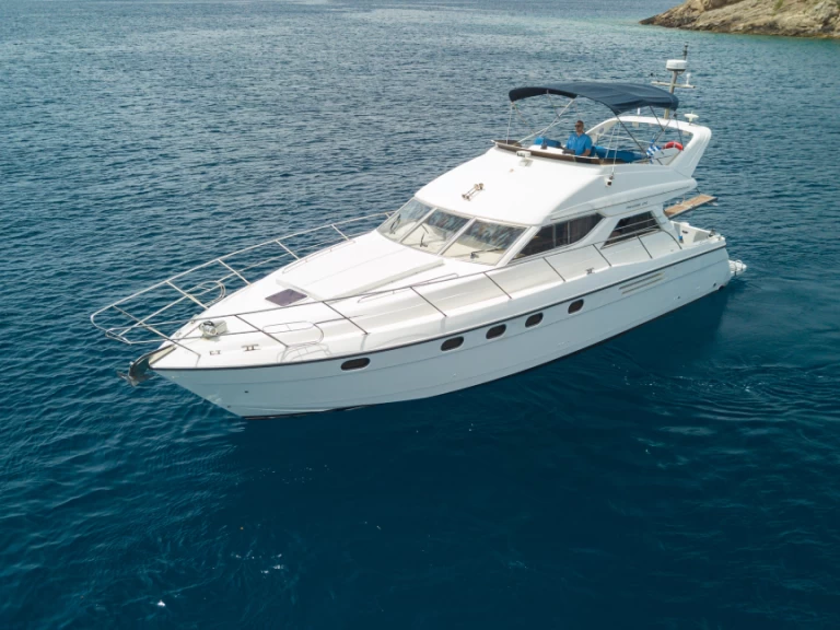 Hire Luxury Yacht Azimut with a boat licence