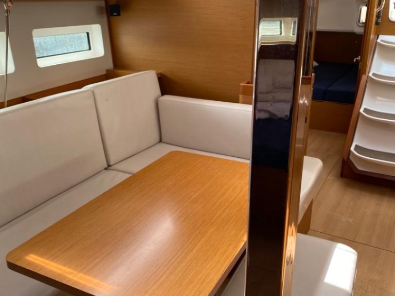 Yacht hire Palma de Mallorca cheap Sun Odyssey 440