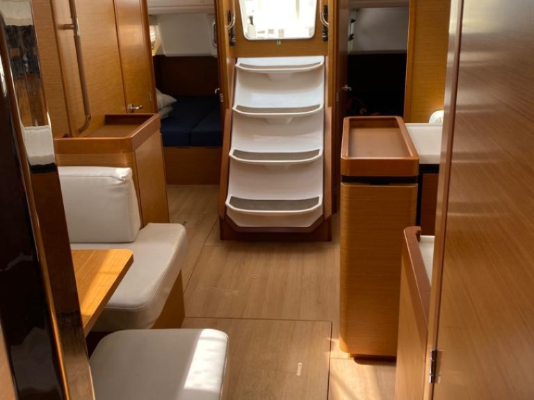 Hire a Jeanneau Sun Odyssey 440 Palma de Mallorca